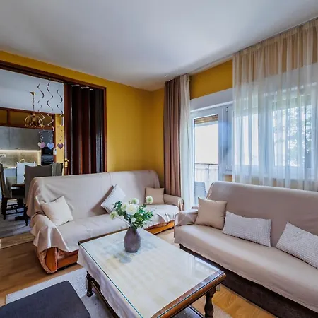 Apartament Luka *