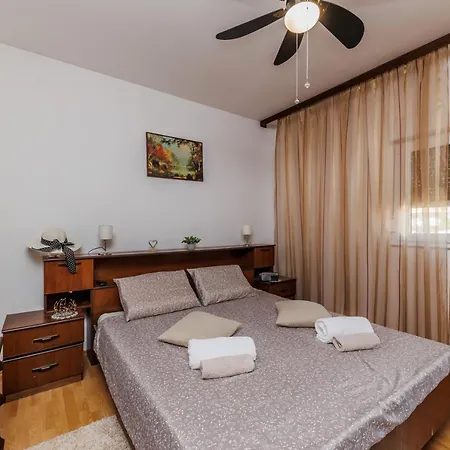 Luka Apartment *